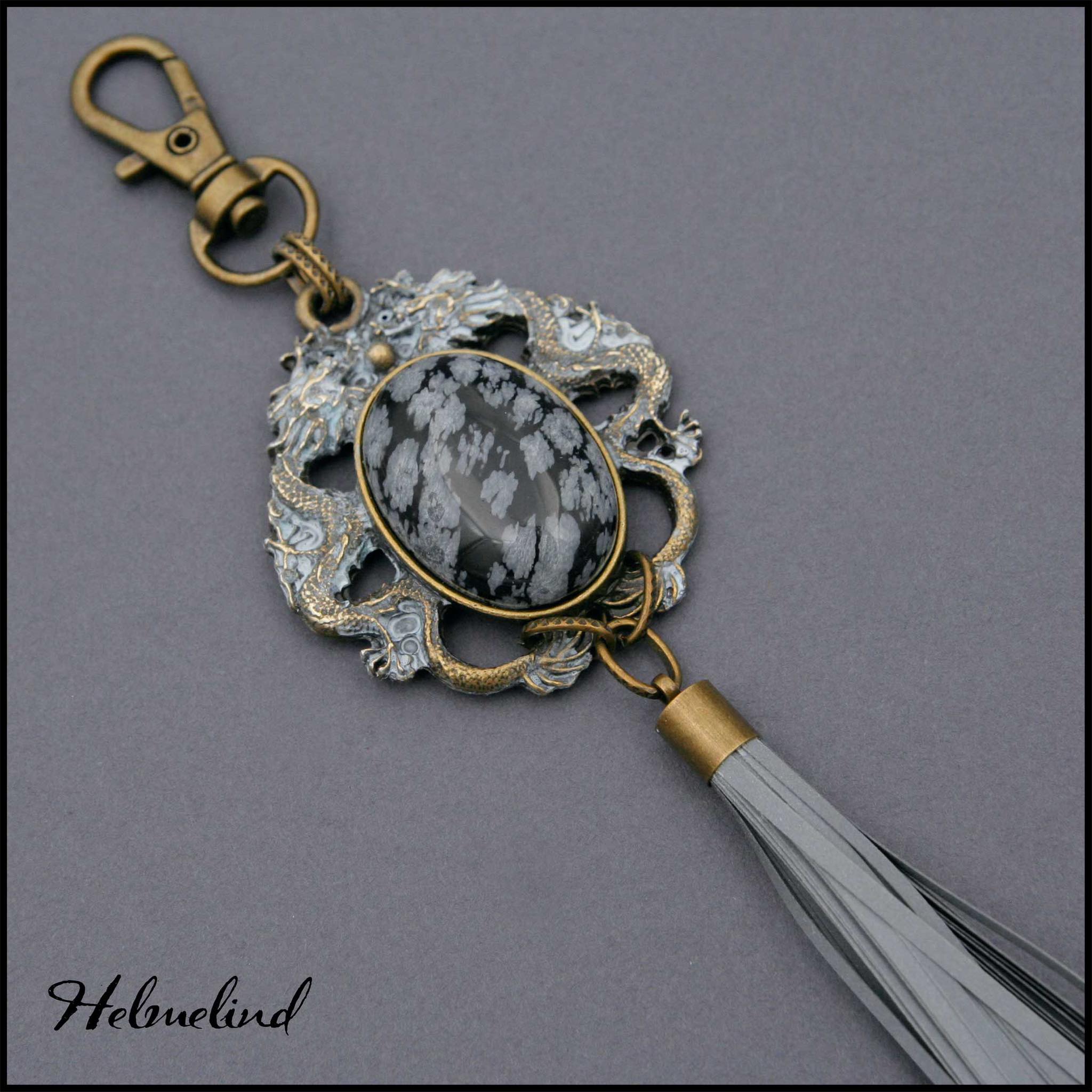 Külluslik helkiv ripats lumehelbe obsidiaaniga