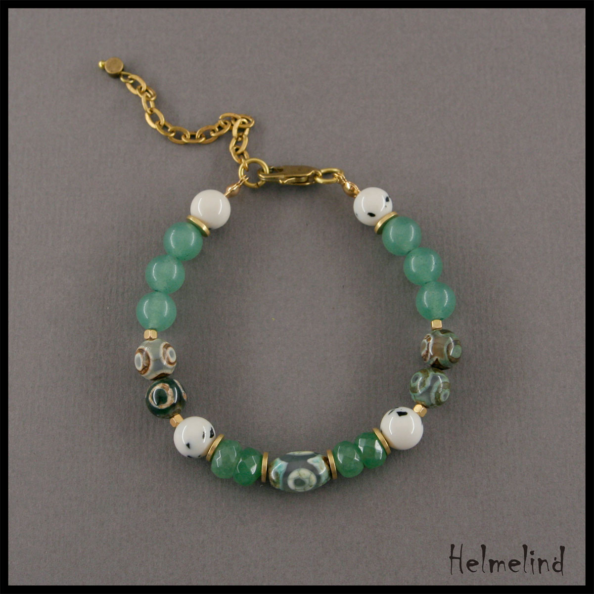 Kaunis poolvääriskividest käeehe- roheline aventuriin, tiibeti dzi ahhaat