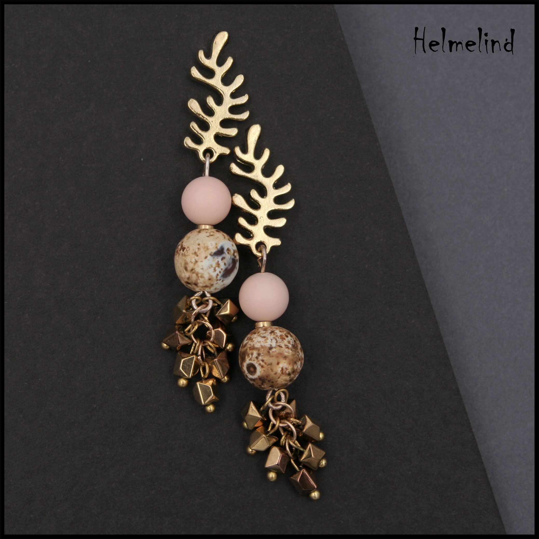 Kaunid poolvääriskividest kõrvarõngad- puukoore ahhaat, shell helmes