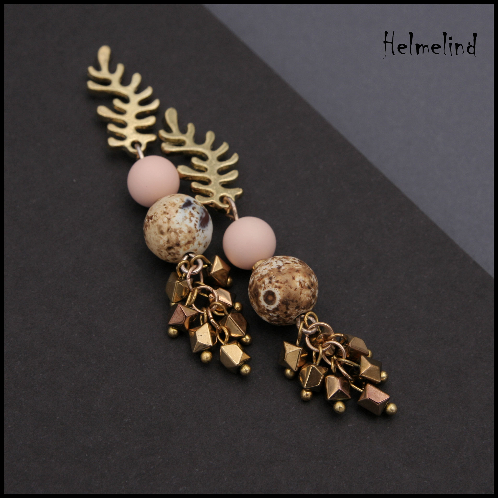 Kaunid poolvääriskividest kõrvarõngad- puukoore ahhaat, shell helmes