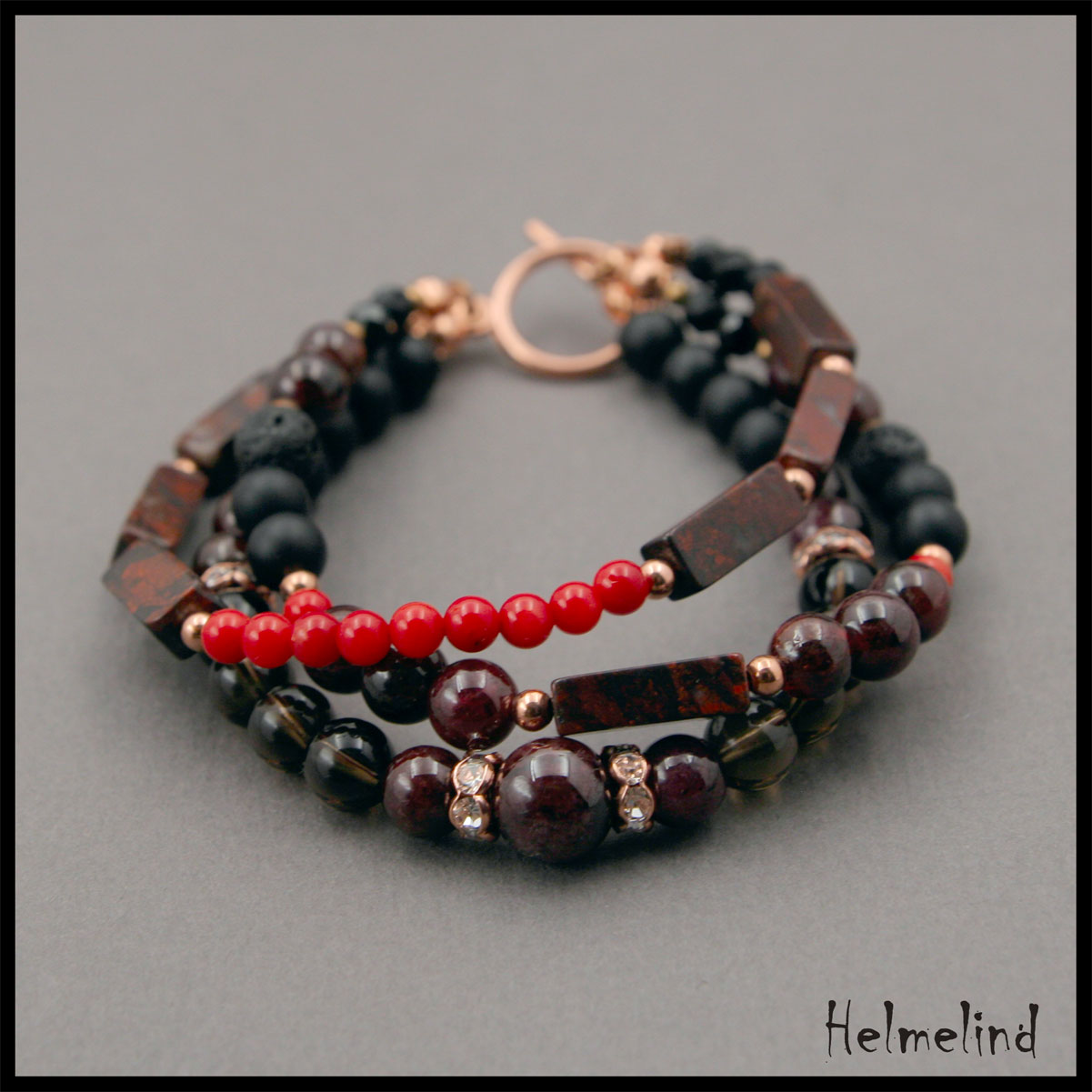 Kaunis poolvääriskividest käeehe- suitsukvarts, granaat, laavakivi