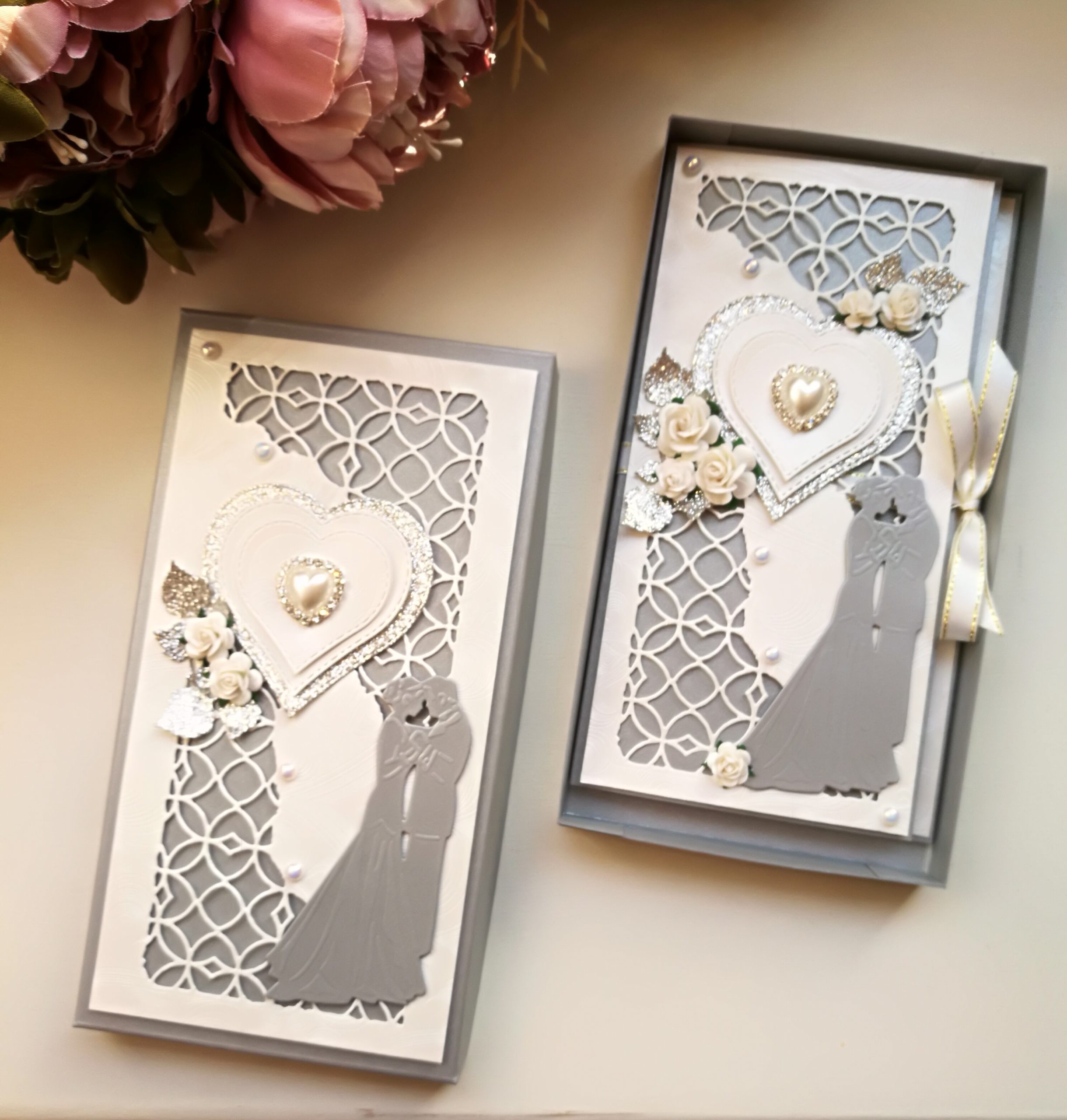 Hõbedane pulmakaart karbis, rahataskuga