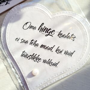 Magnet "Oma hinge kuulates ei saa teha muud, kui vaid täiuslikke valikuid", valge