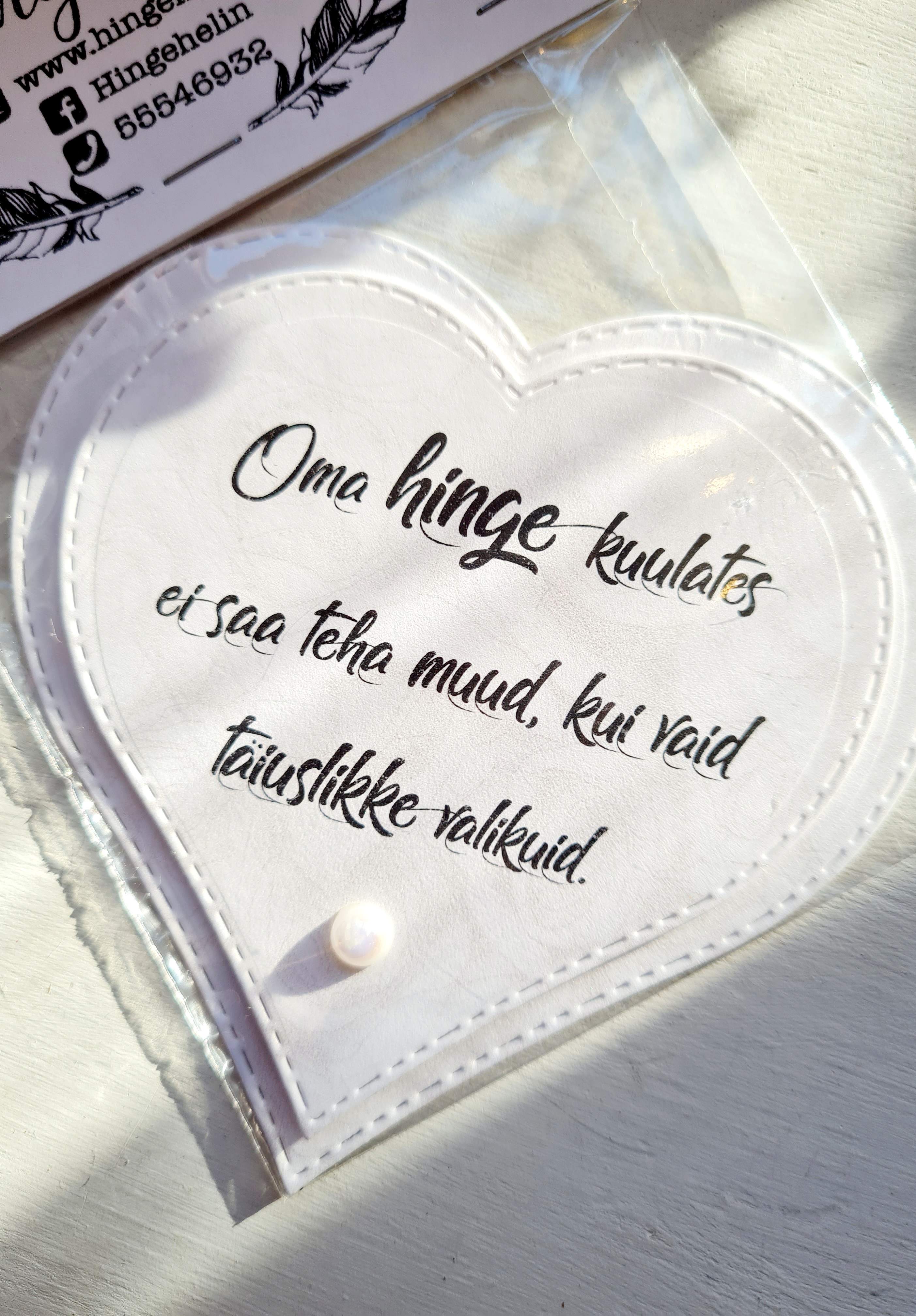 Magnet "Oma hinge kuulates ei saa teha muud, kui vaid täiuslikke valikuid", valge