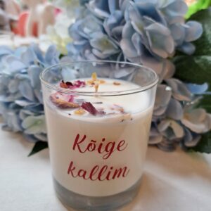 Eeterlike õlidega sojavahast lõhnaküünal "Kõige kallim!", vürtsisegu aroomiga