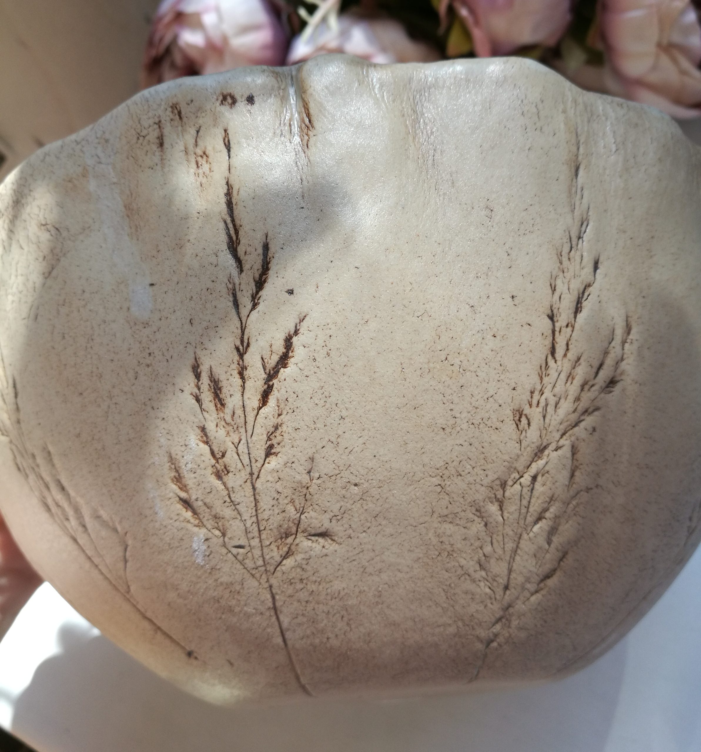 Kauni taimemustriga kauss