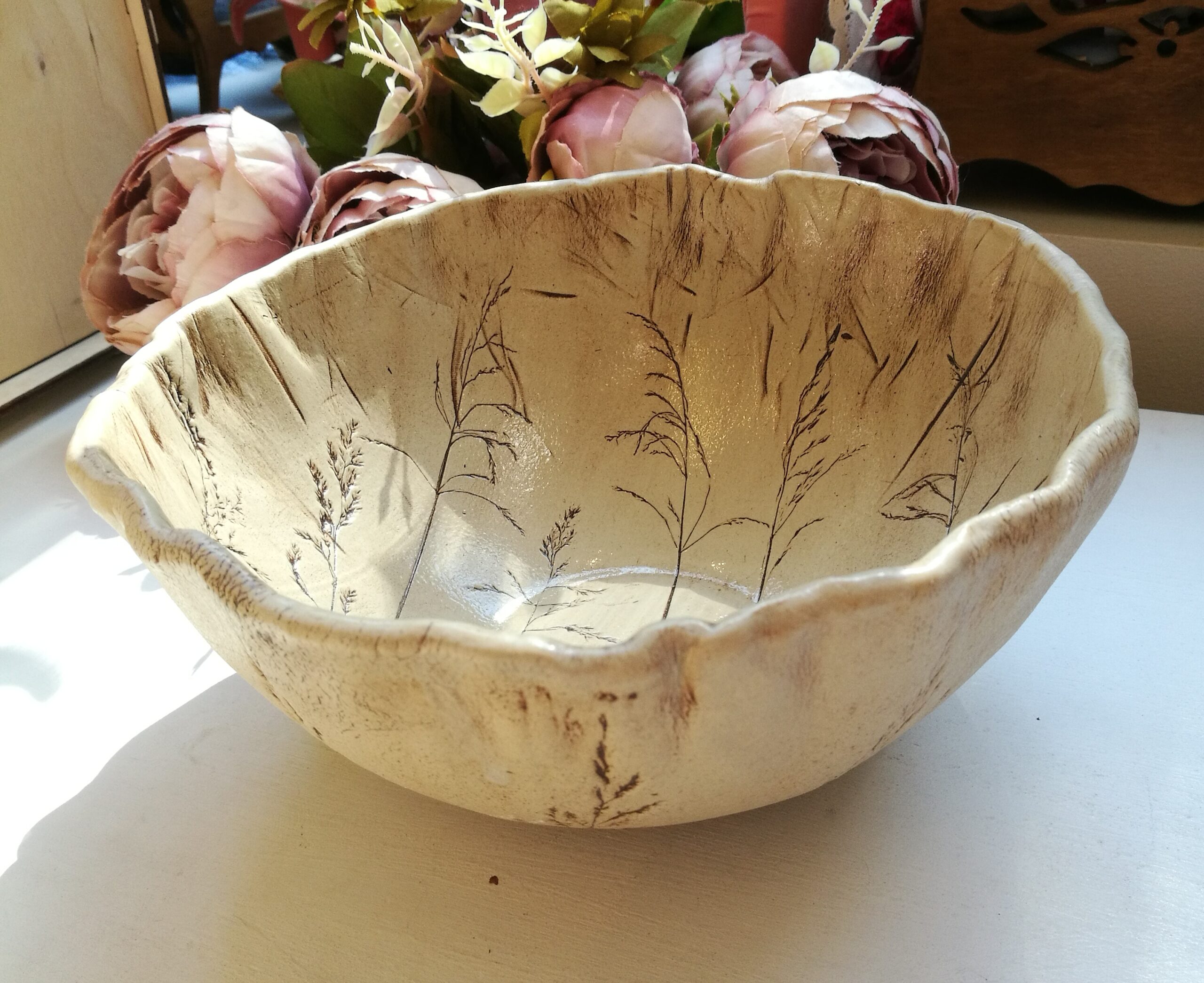 Kauni taimemustriga kauss