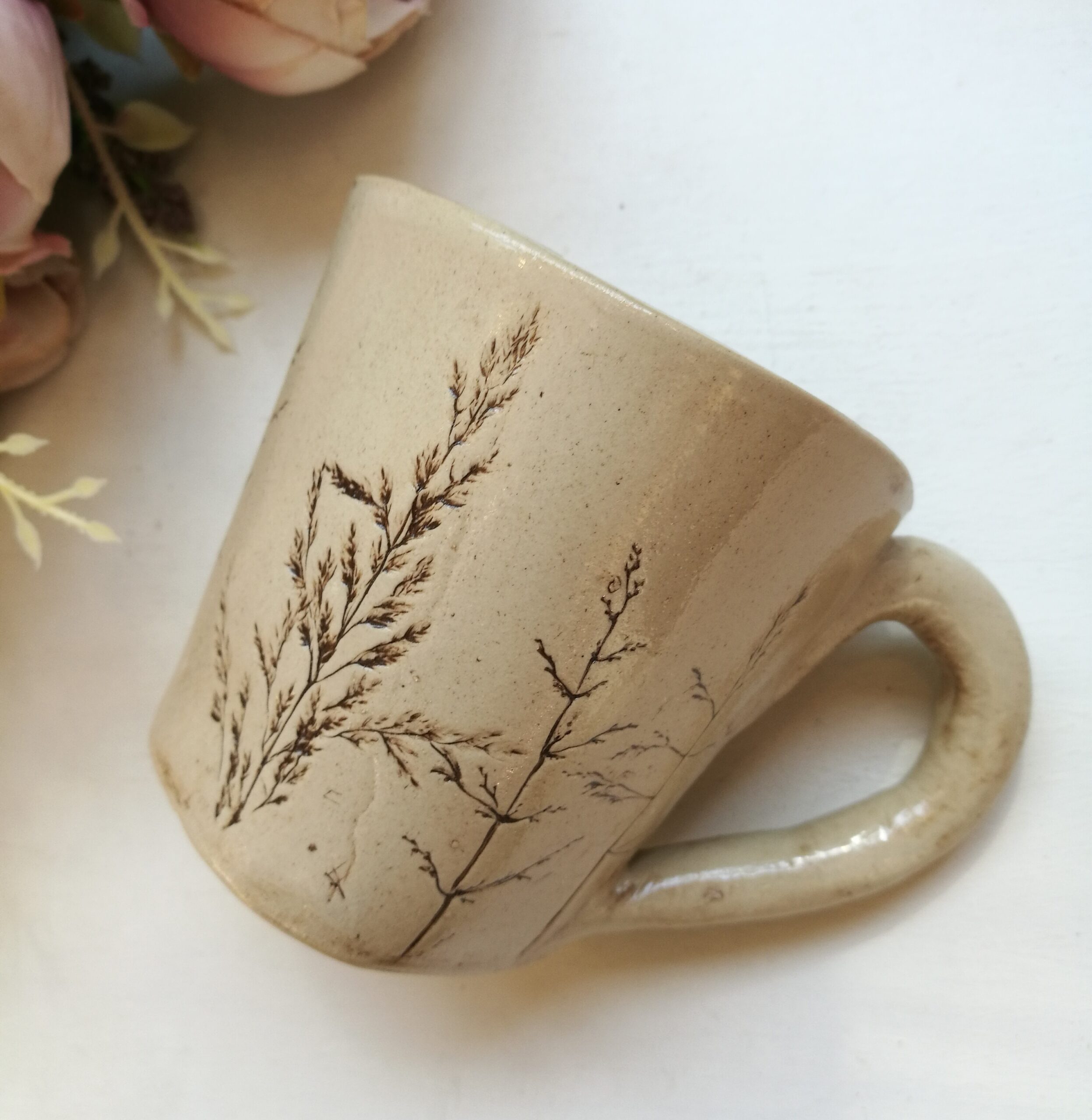 Kauni taimemustriga kruus "Hämariku suudlus"