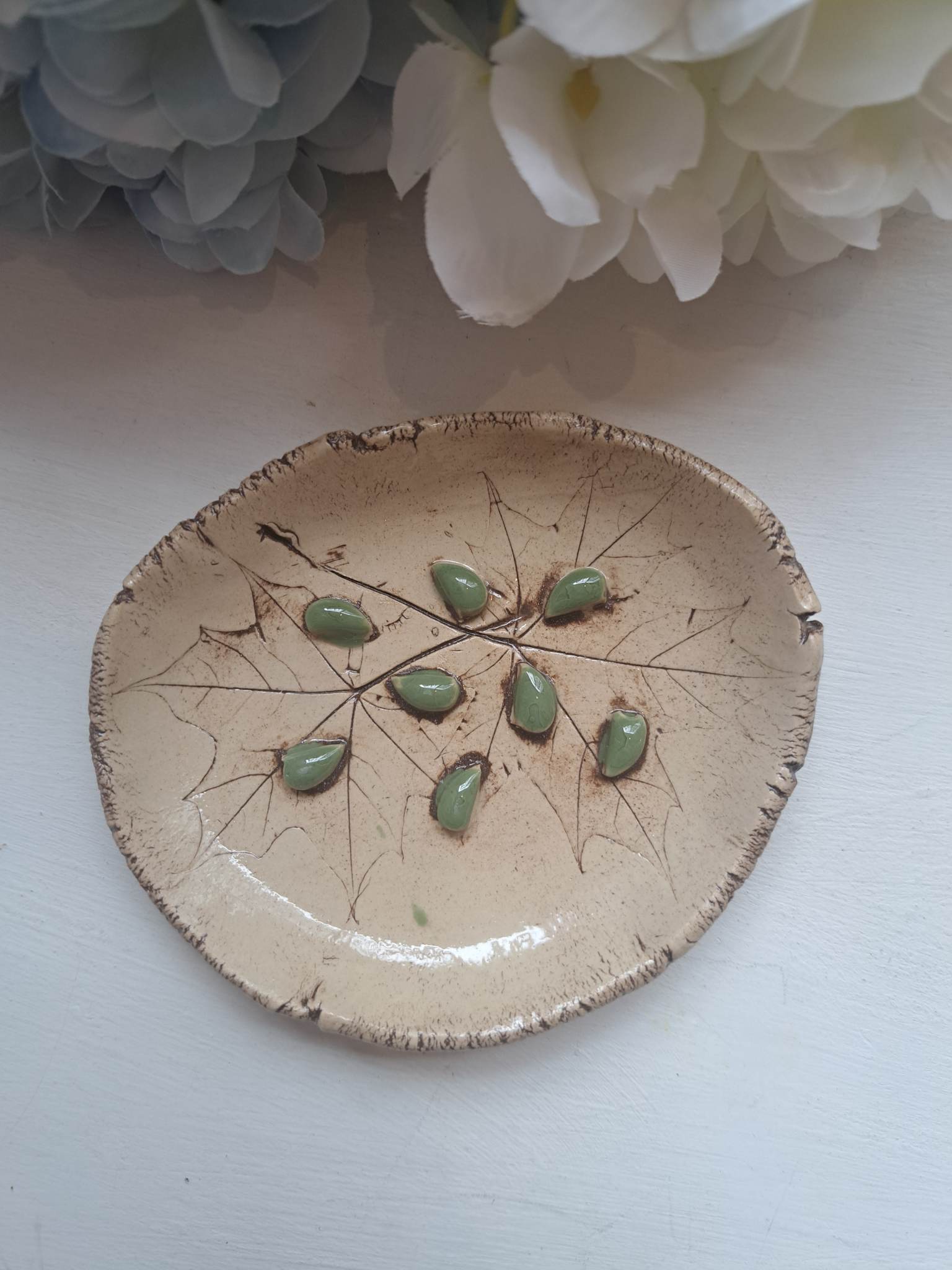 Kauni taimemustriga seebialus "Vahtralehed"