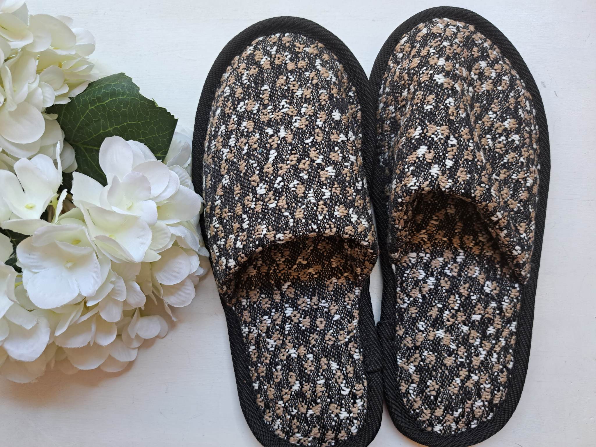 Pehmed ja beežikirjud sussid, nr 39