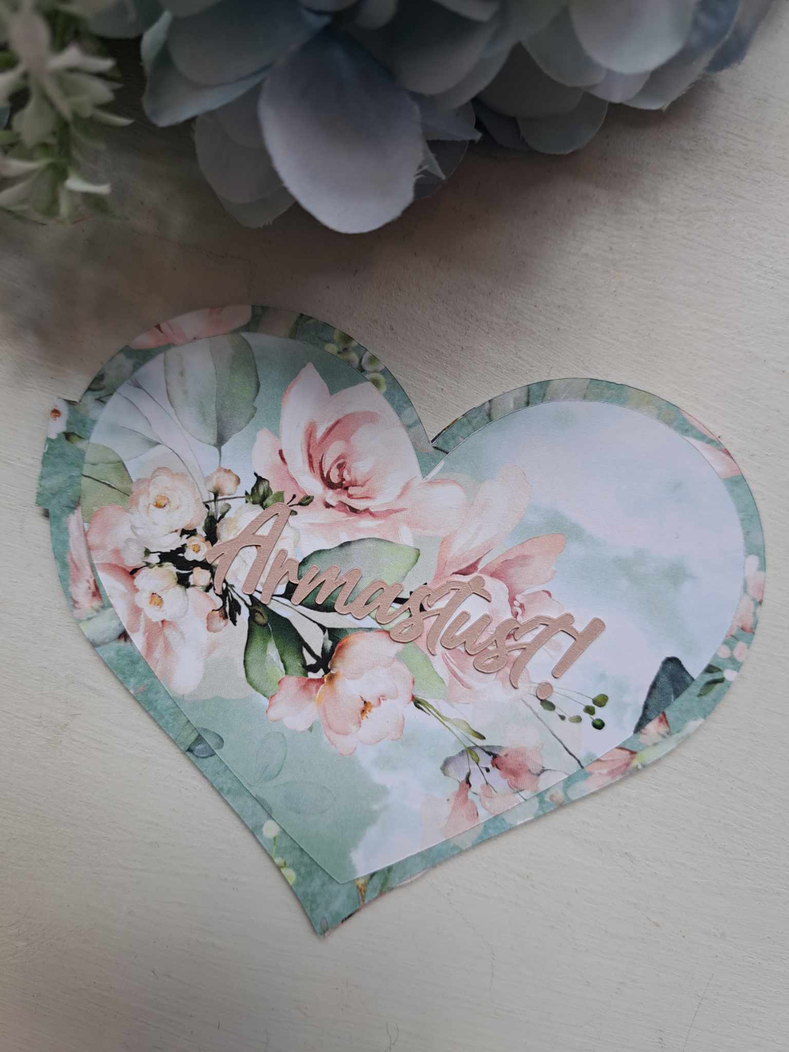 Südamekujuline õnnitluskaart