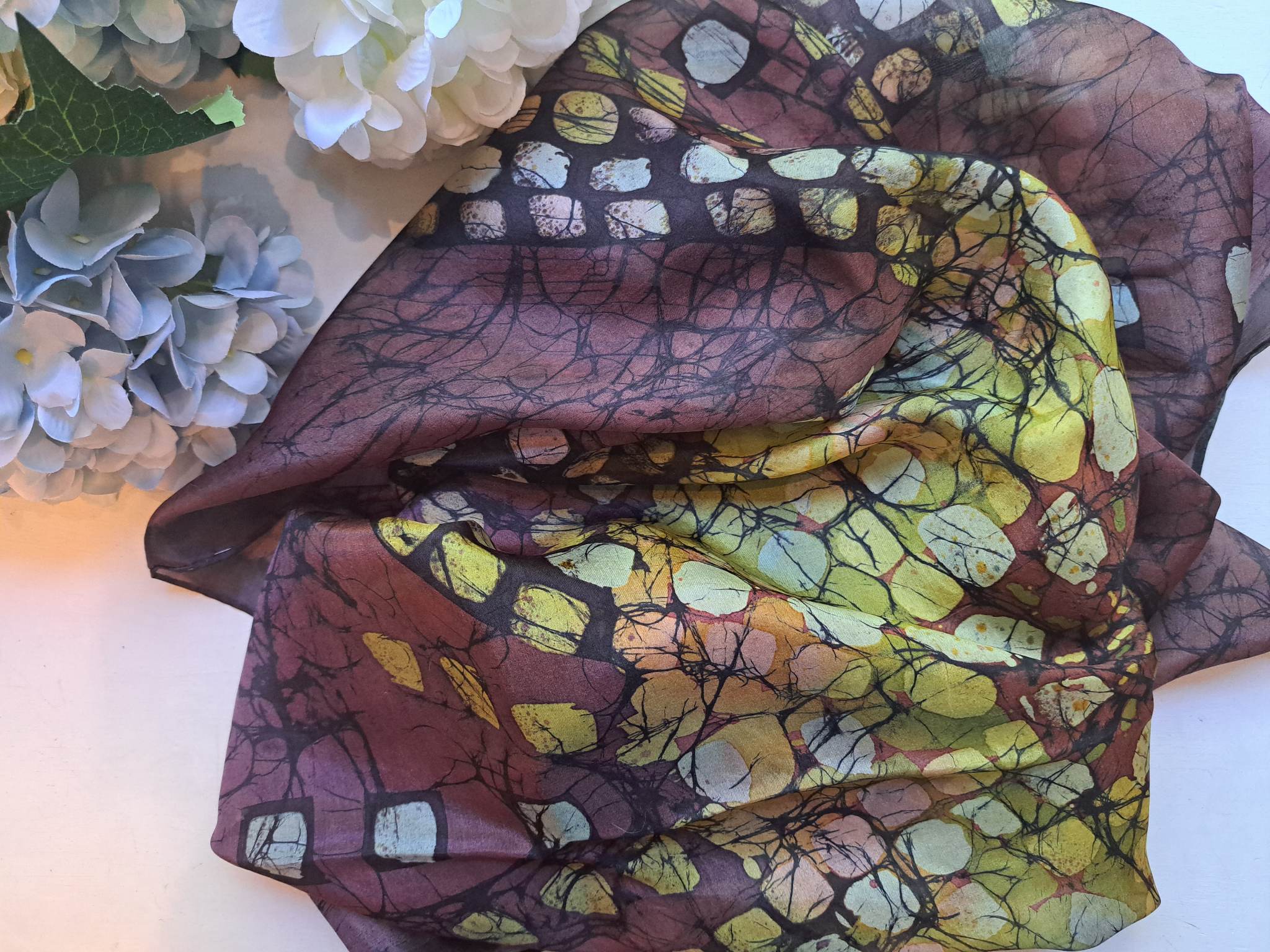 Kuumvaha tehnikas loodud siidirätik "Mandala"