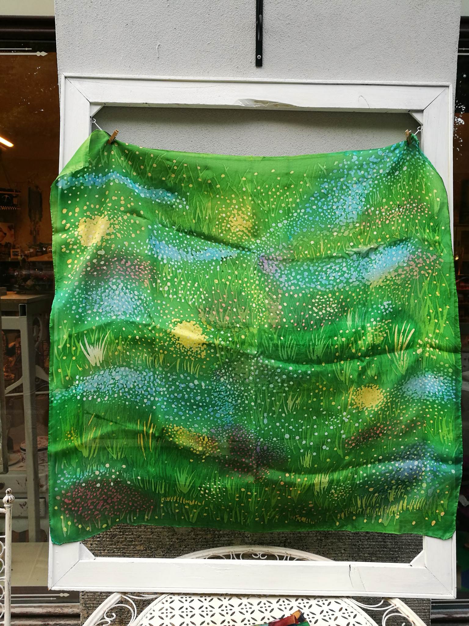 Kuumvaha tehnikas loodud siidirätik "Kevadine aas"