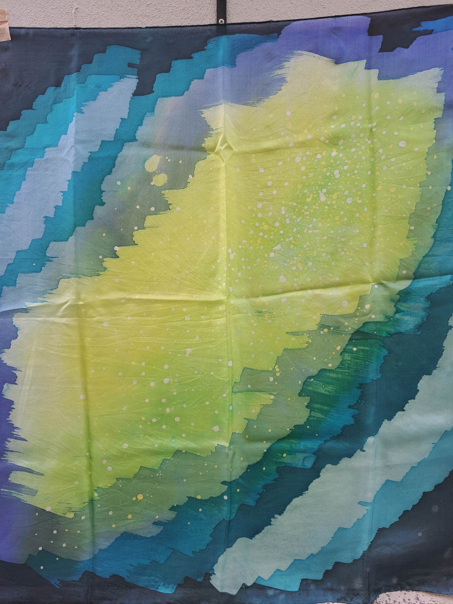 Kuumvaha tehnikas loodud siidirätik "Virmalised"