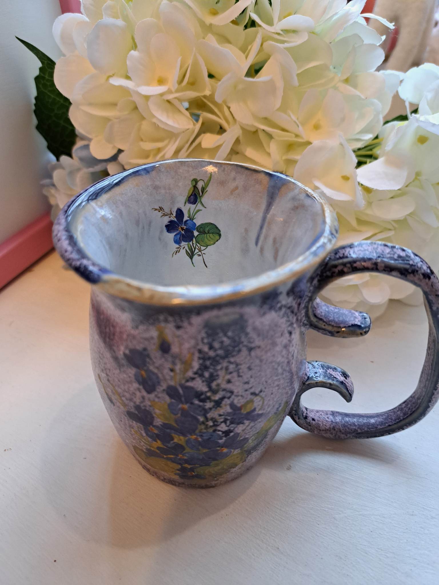 Käsitsi meisterdatud keraamiline kruus "Kannikesed"