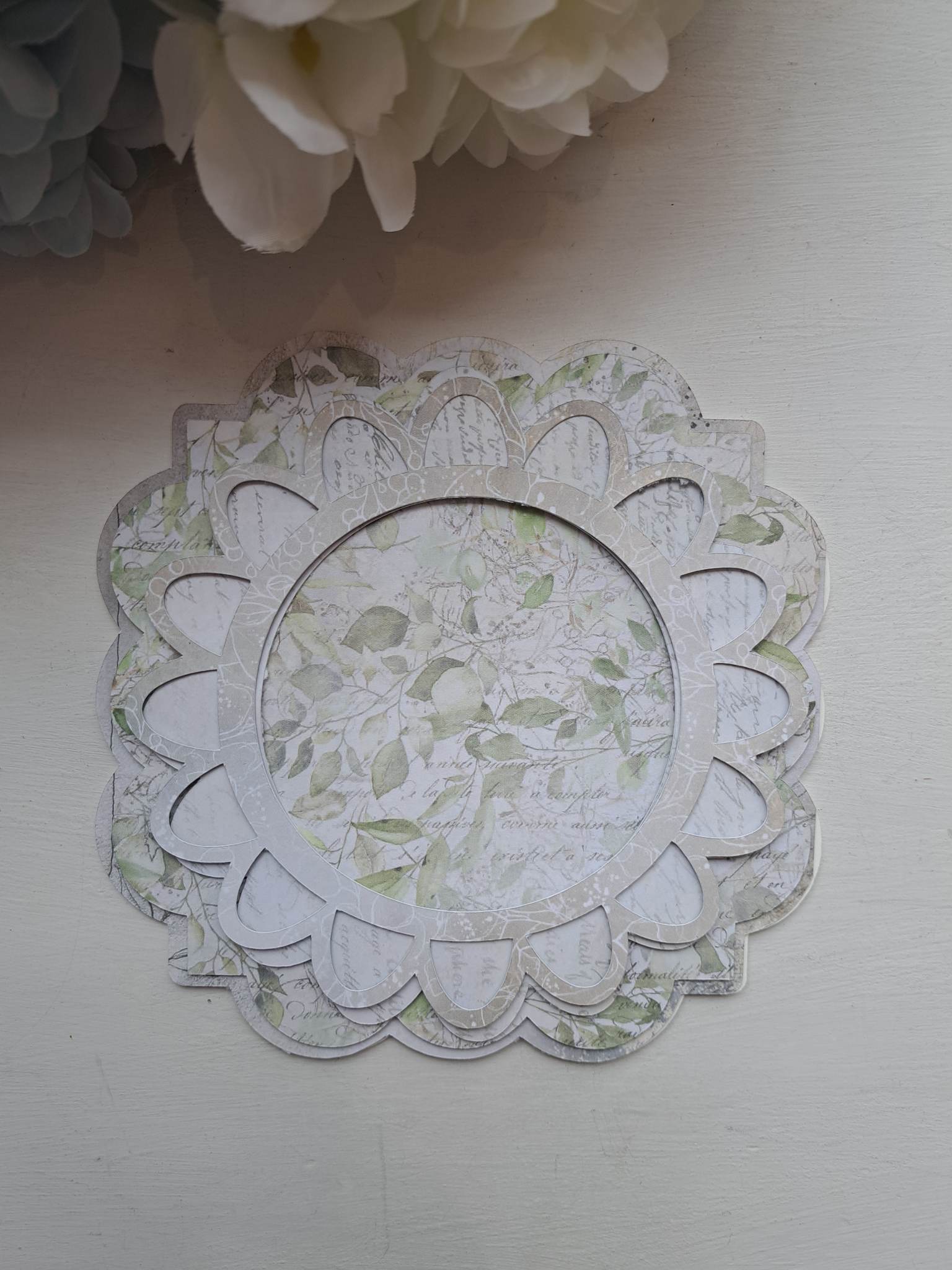 Õnnitluskaart tähtpäevaks, lehed ja salakiri