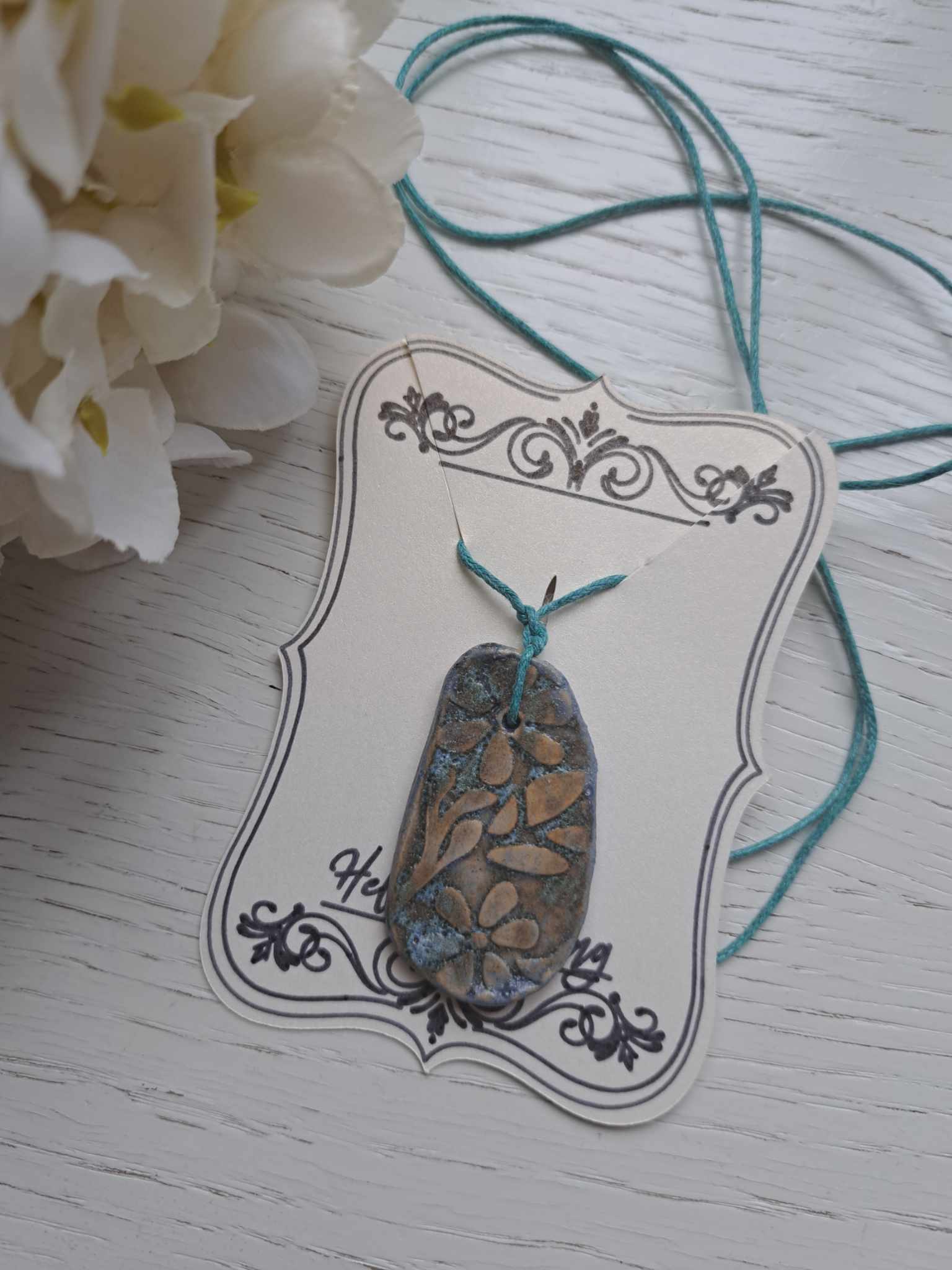 Kaunis keraamiline kaelakee "Jäine lill"