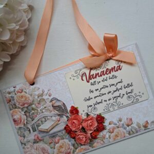 Seinatahvel "Vanaema", linnuga