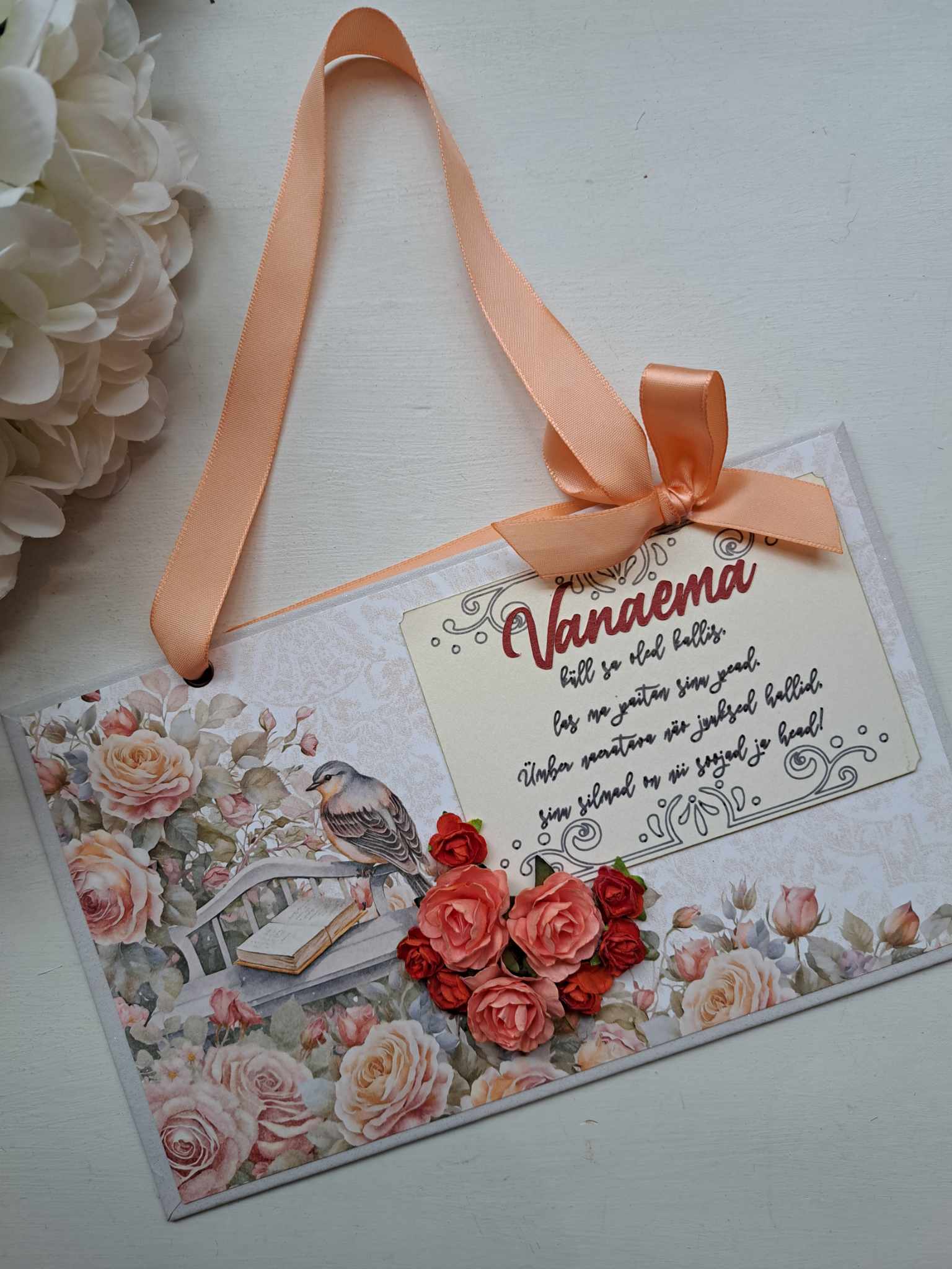 Seinatahvel "Vanaema", linnuga