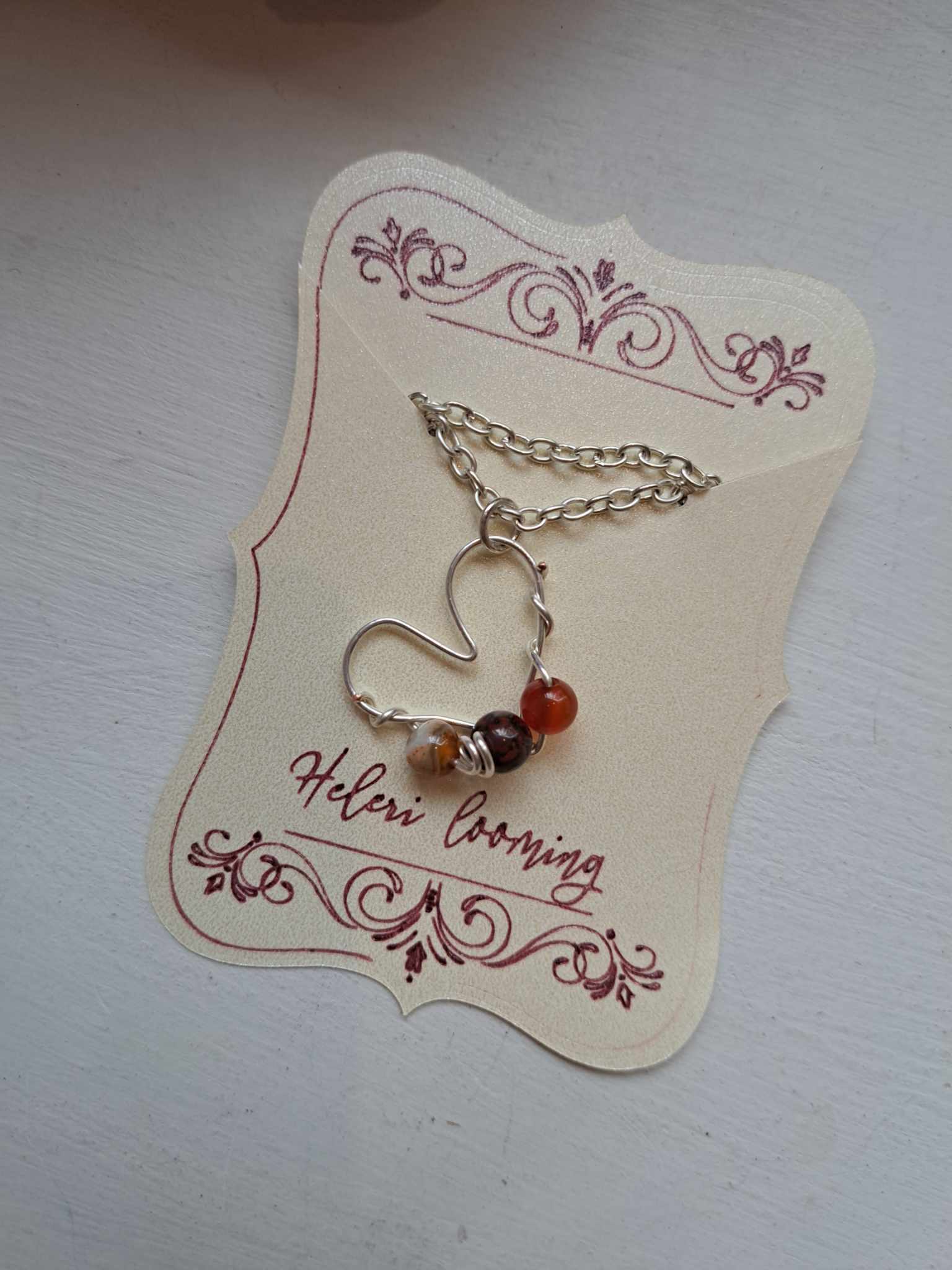 Kaunis traadist detailiga kaelakee "Süda"