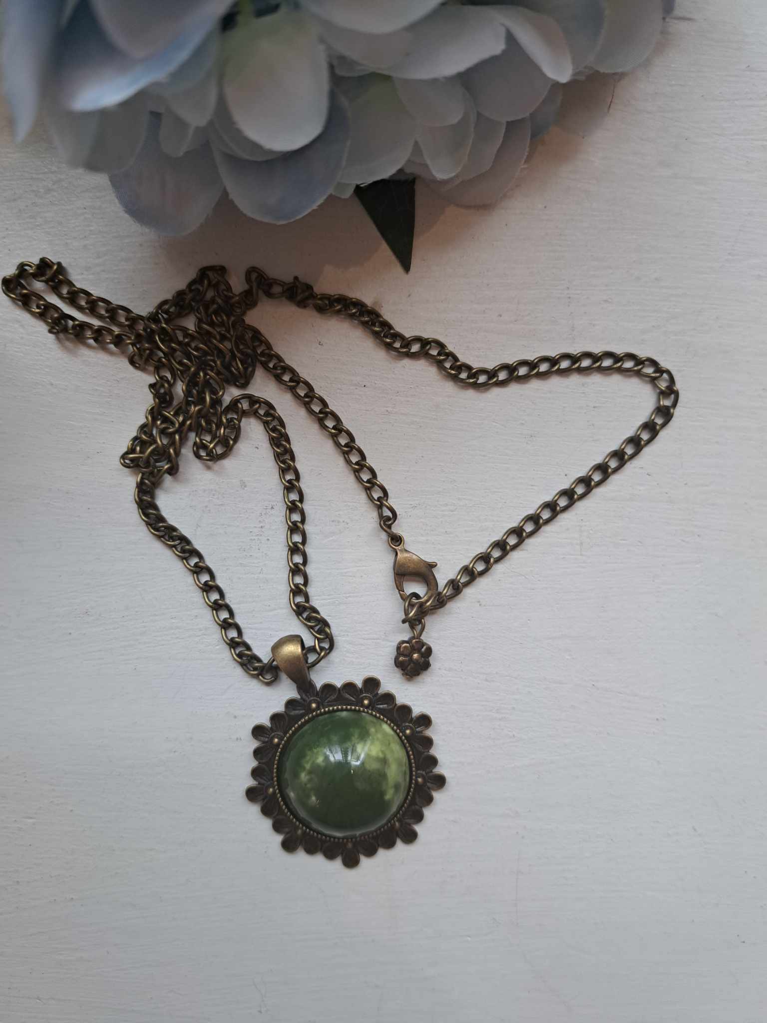 Kaunis portselanist kaelakee "Sammal-sfäär"