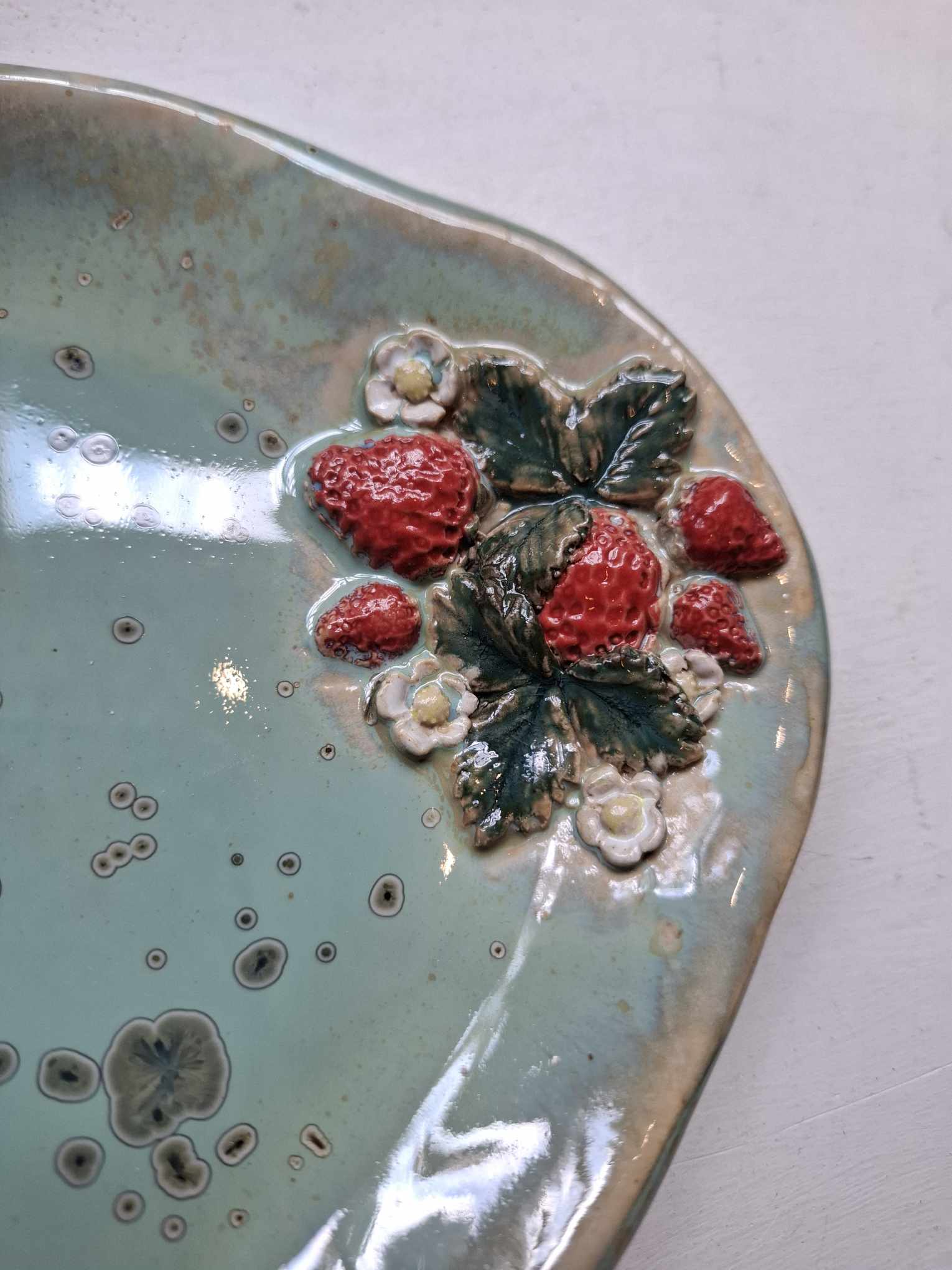 Kaunis keraamiline vaagen "Maasikad"