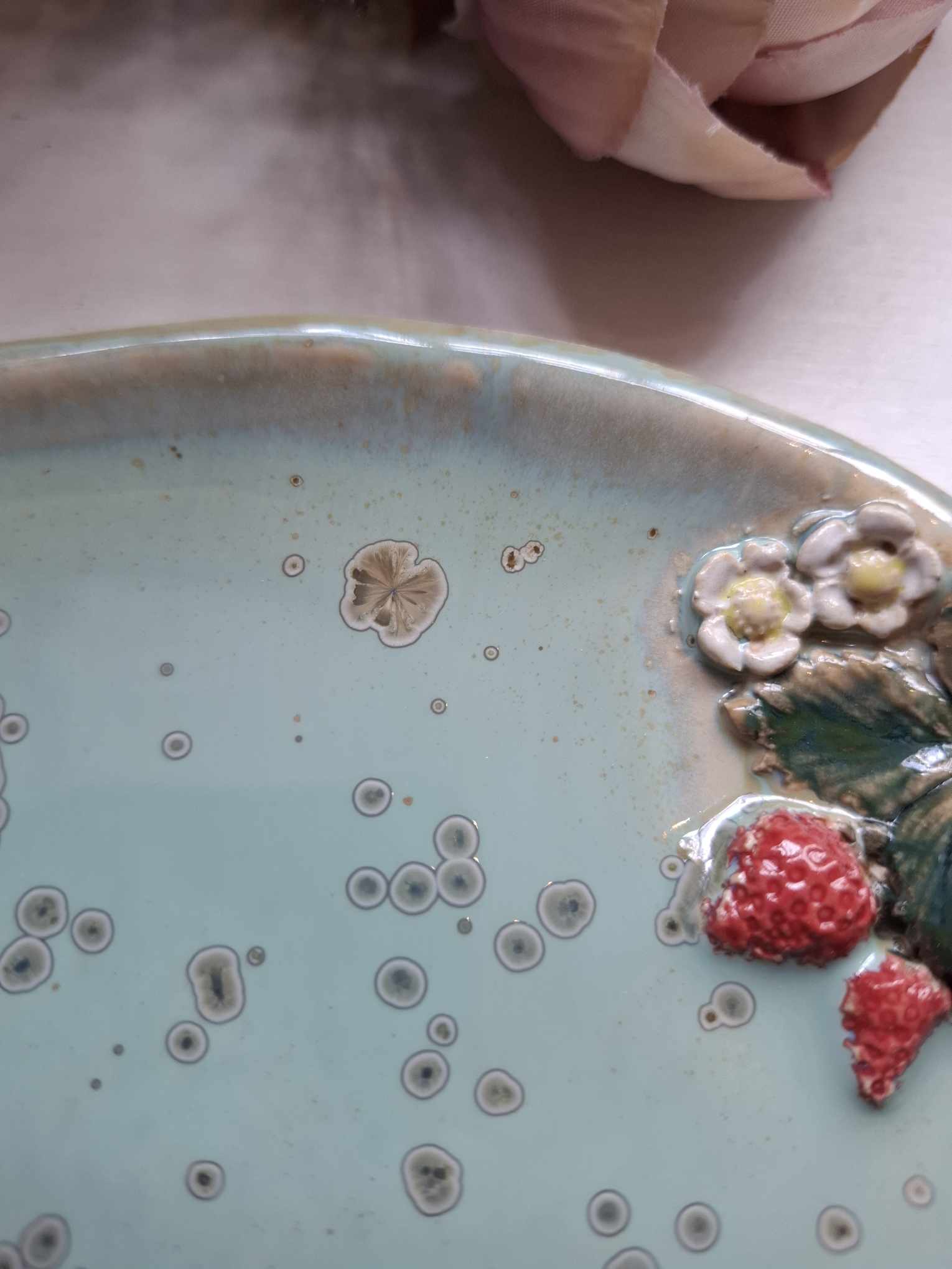 Kaunis keraamiline vaagen "Maasikad"