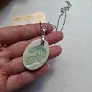 Kaunis keraamiline kaelakee "Lill"