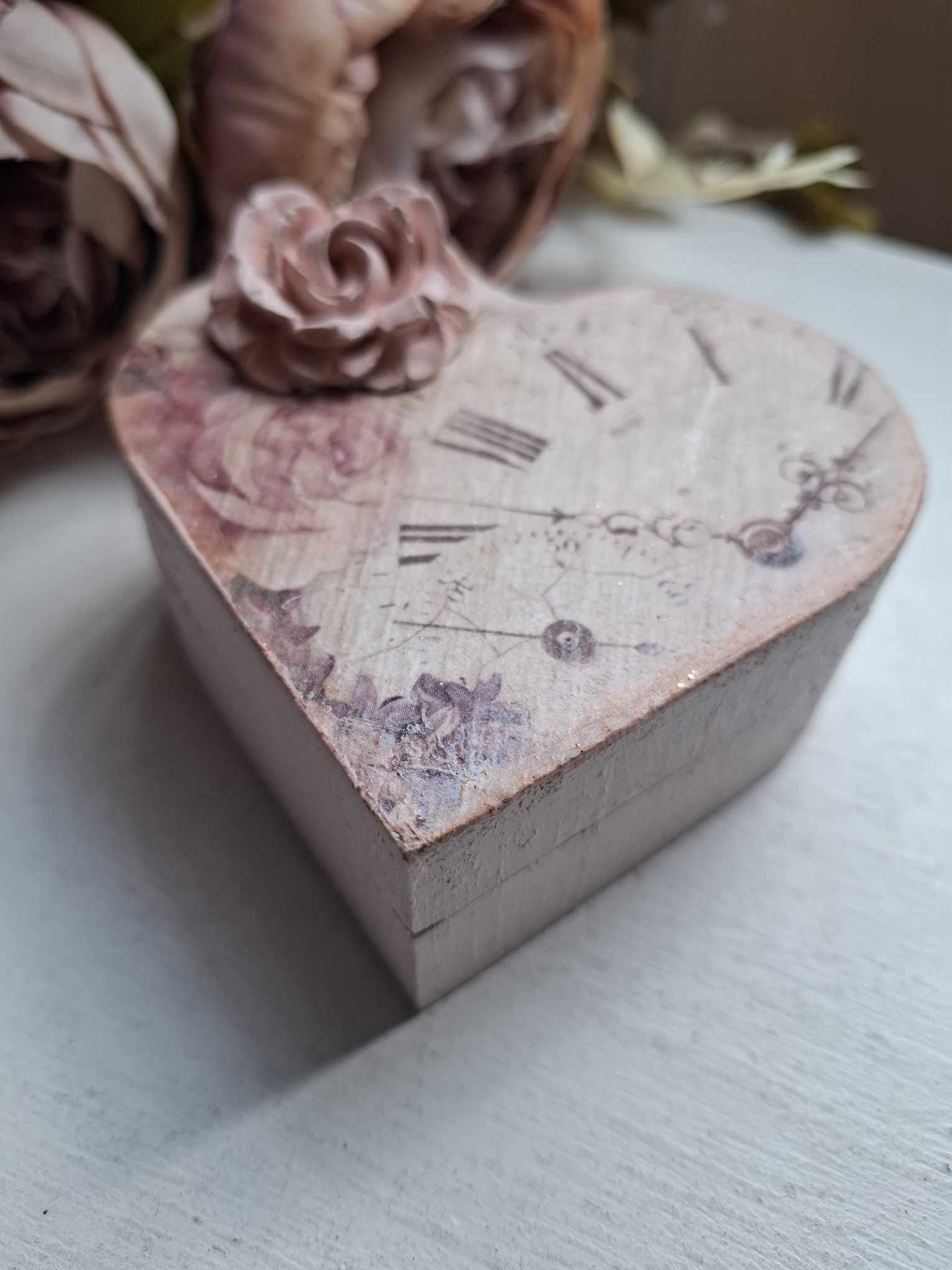 Kaunis puidust karp "Roosa kell"