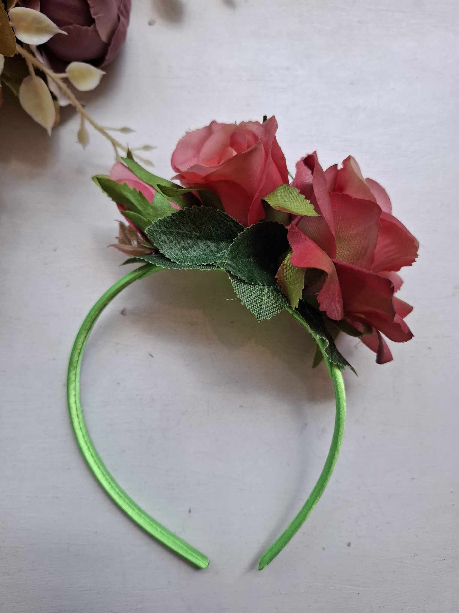 Kaunis romantiline peavõru: erkroosa roos