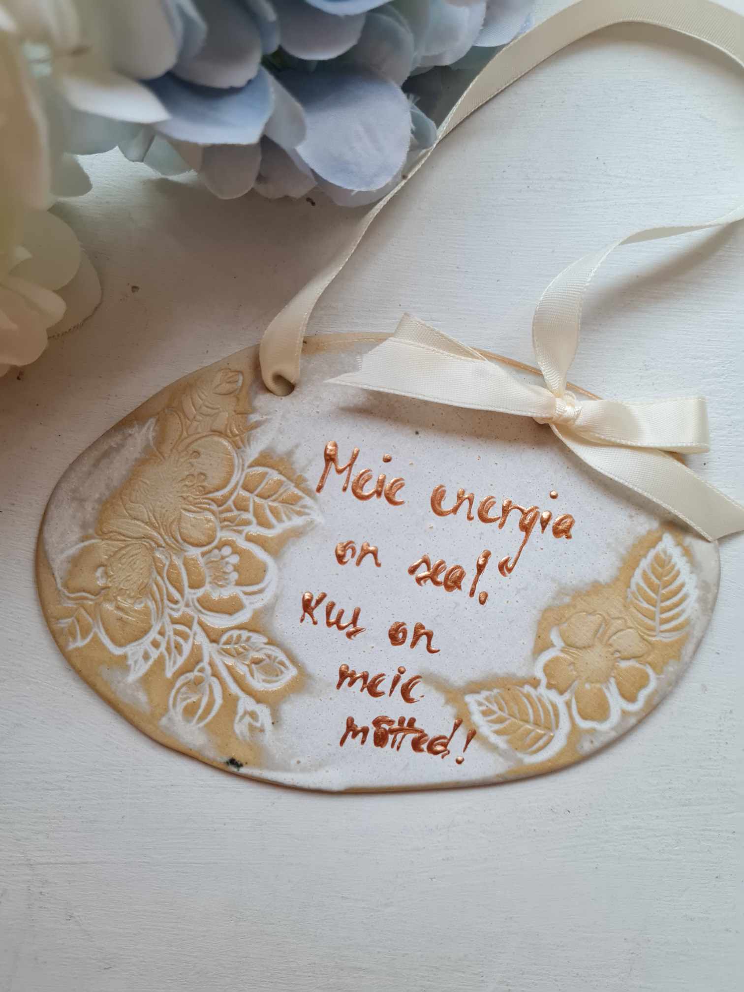 Keraamiline silt "Meie energia on seal, kus on meie mõtted"