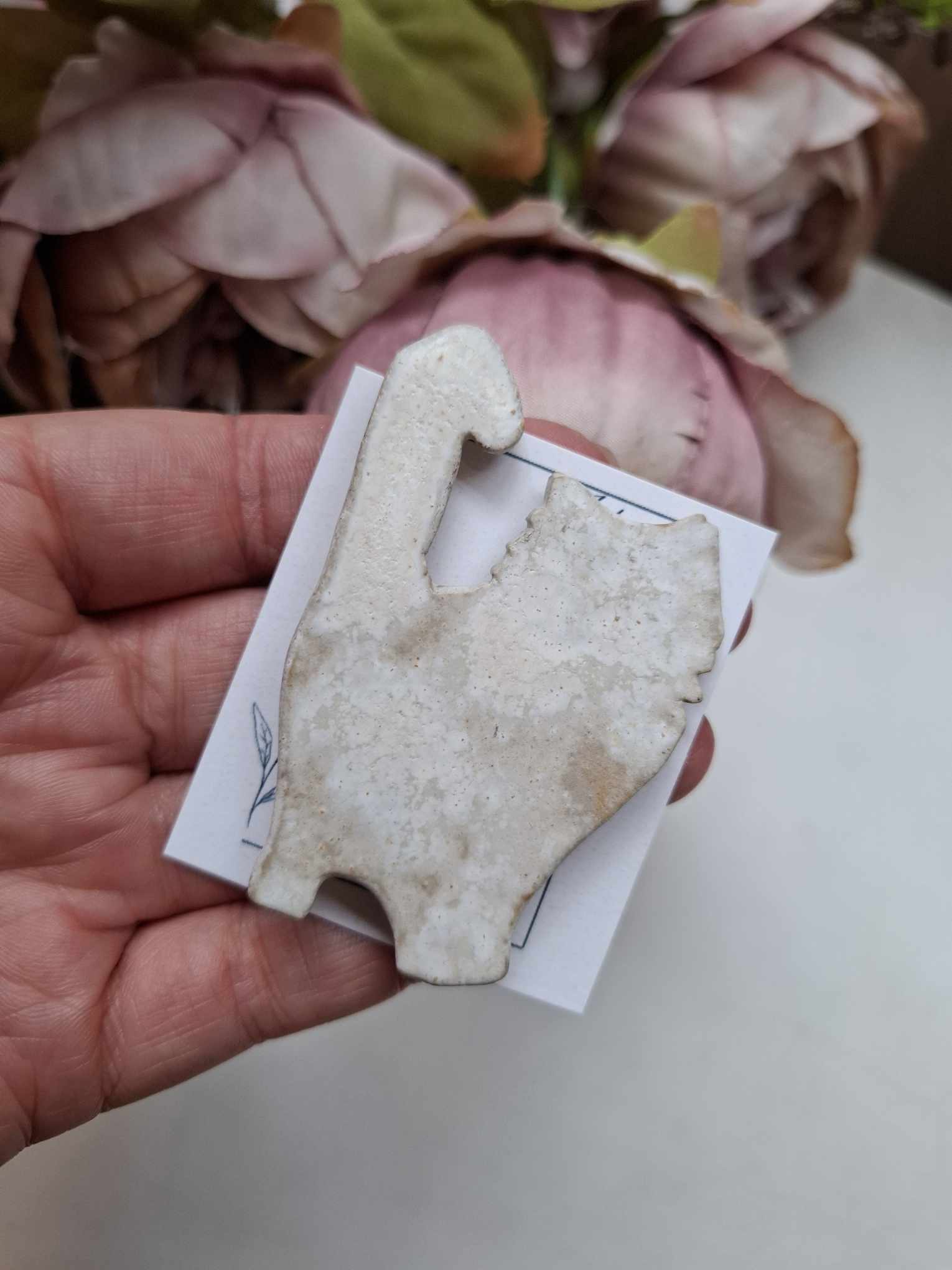 Kaunis keraamiline pross "Valge kass"