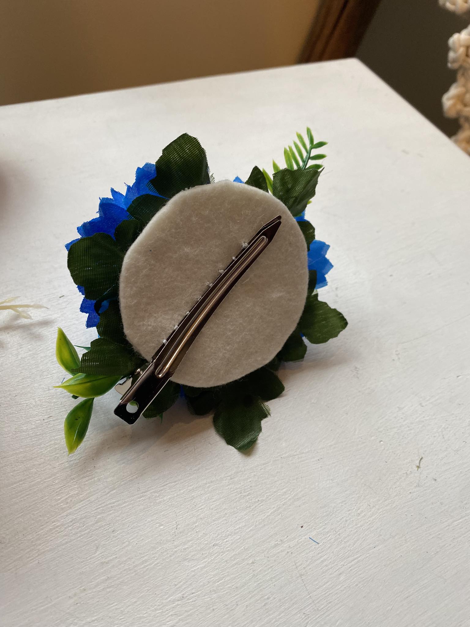 Rahvusromantiline juukseklamber- rukkilill