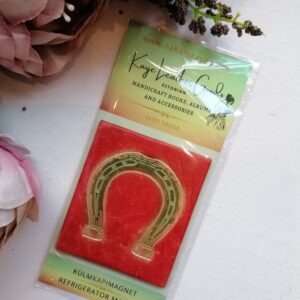 Nahast magnet "Õnnetoov hobuseraud", punane