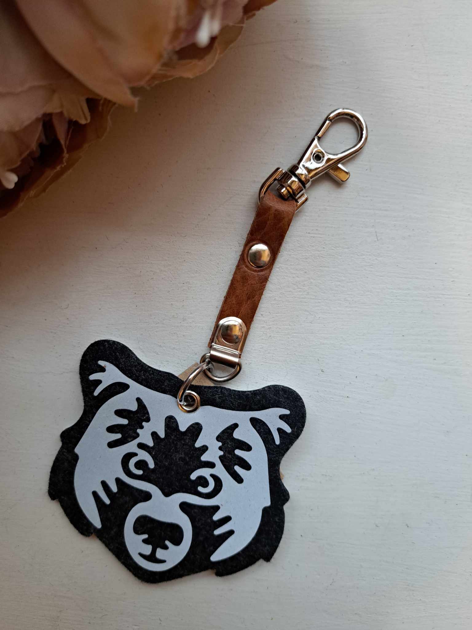 Helkiv ehe "Tumehall karu"