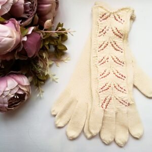 Pitsilised kindad helmestega