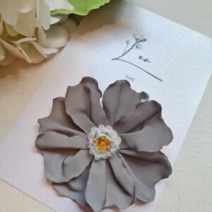 Helkiv aksessuaar "Päikseliste pärlikestega lilleke"