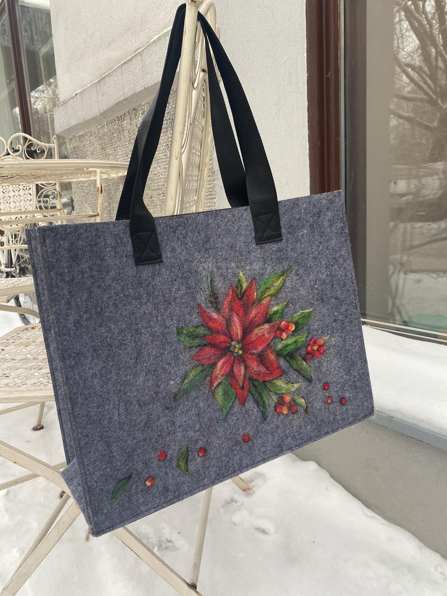 Kauni vilditud lillega kandekott