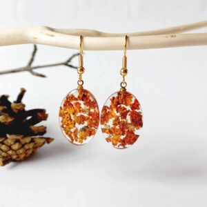 Kõrvarõngad epoksiidvaigust Ja kuivatatud taimedest - korpsamblik