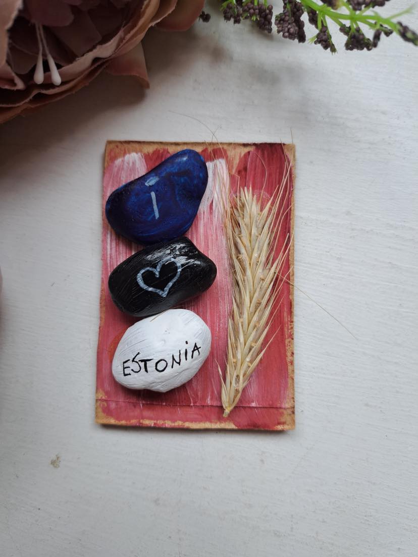 Kaunis magnet "I love Estonia" sini-must-valge