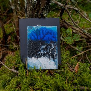 Kaunis rahvusvärvides pross sini-must-valge