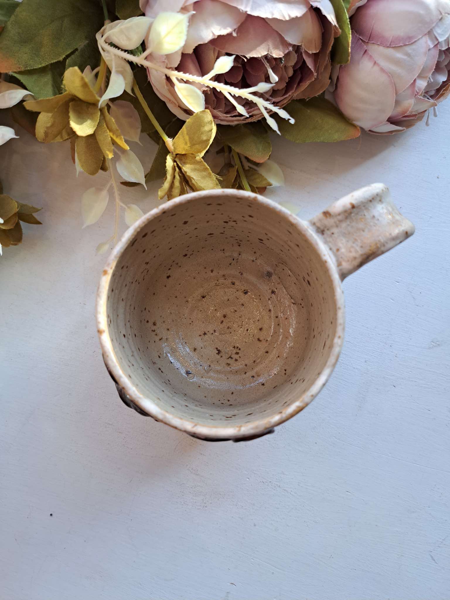 Keraamiline kruus "Lokkidega leedi"