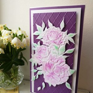 Kaunis roosade roosidega õnnitluskaart rahataskuga