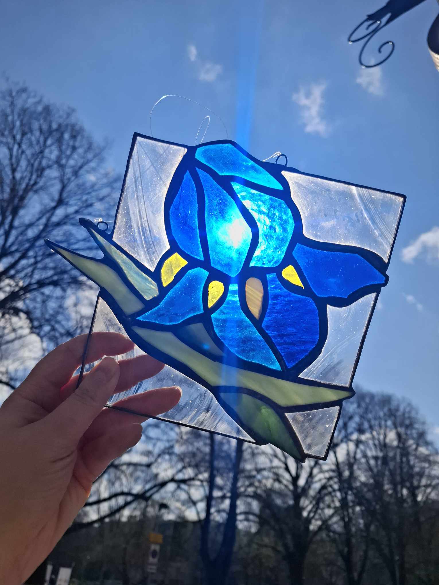 Kaunis Tiffany tehnikas loodud klaasvitraaž "Iiris"
