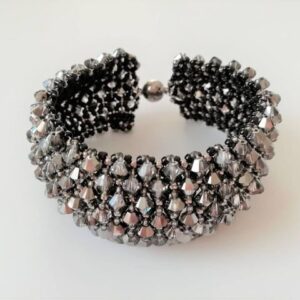 Kaunis käeehe tumedate swarovski kristallidega