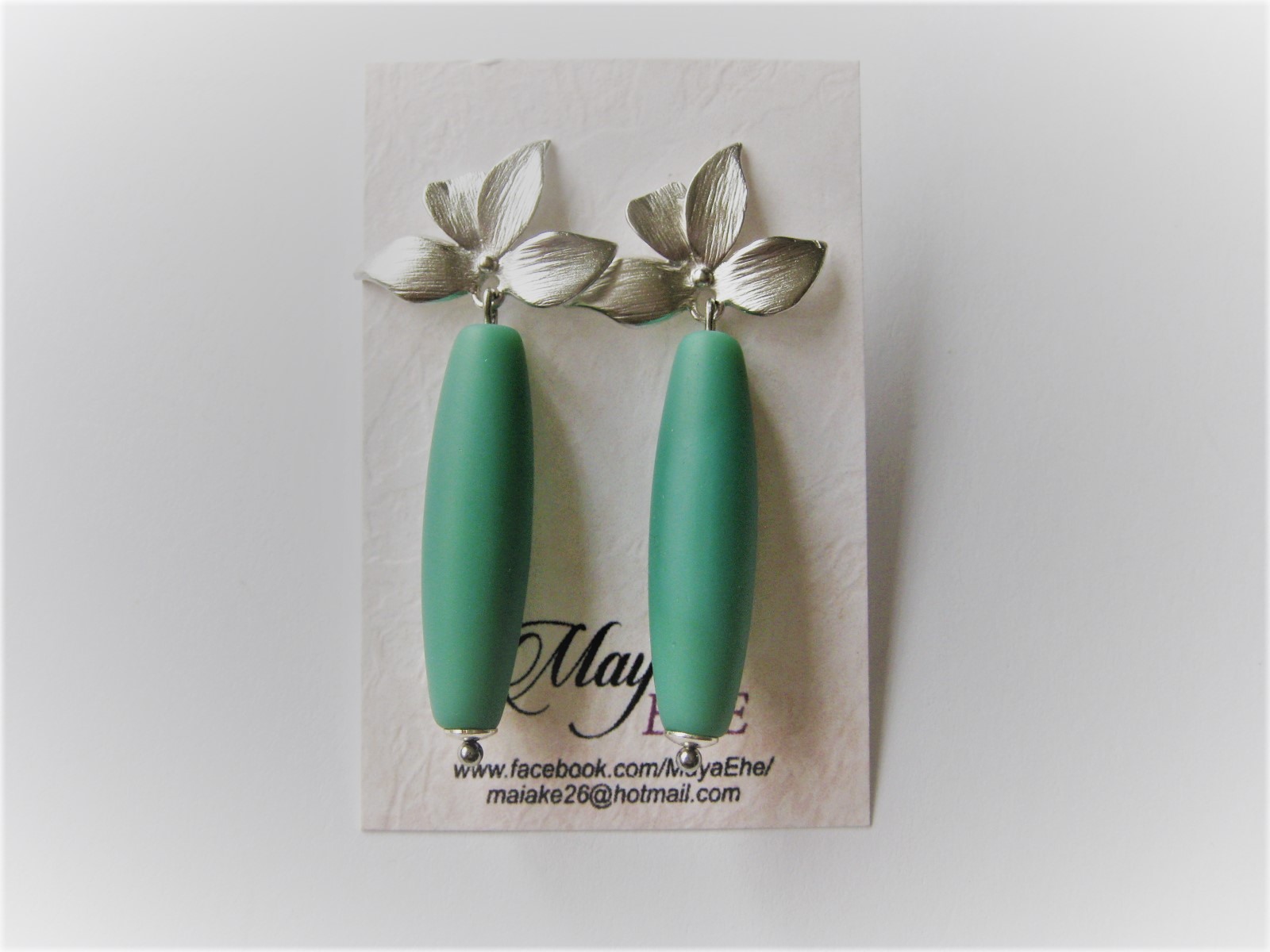 Mereklaasi Baby Blue Opaque kõrvarõngad