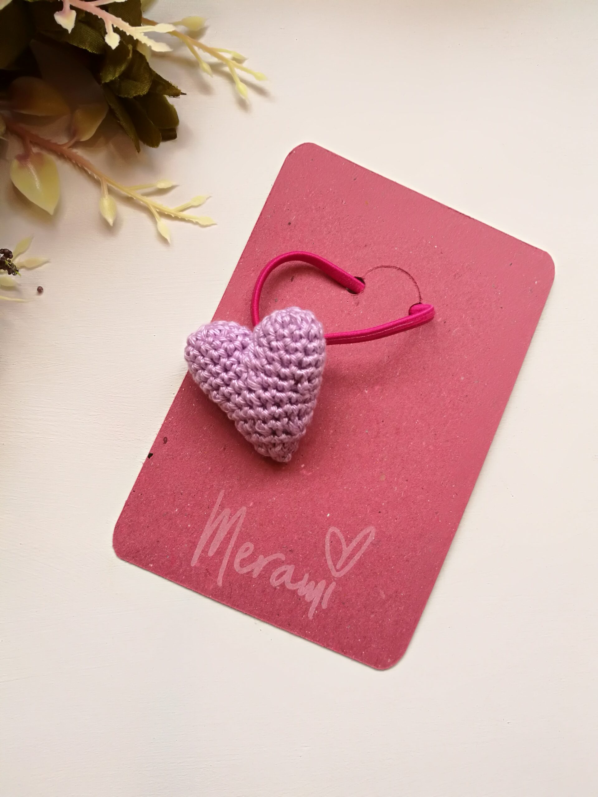 Heegeldatud halli südamega juuksekumm