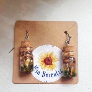 Kaunid kõrvarõngad epoksiidvaigust, seenes ja taimed