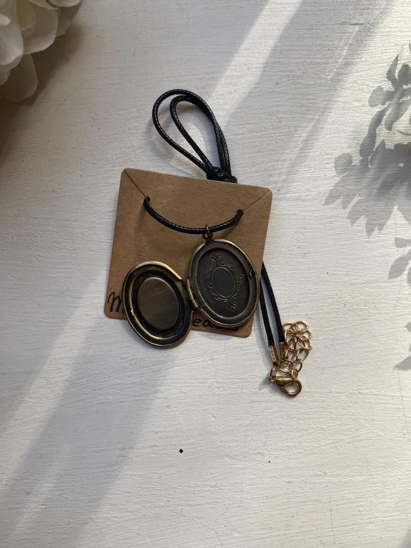 Kaunis epoksiidvaigust medaljon, meelespea