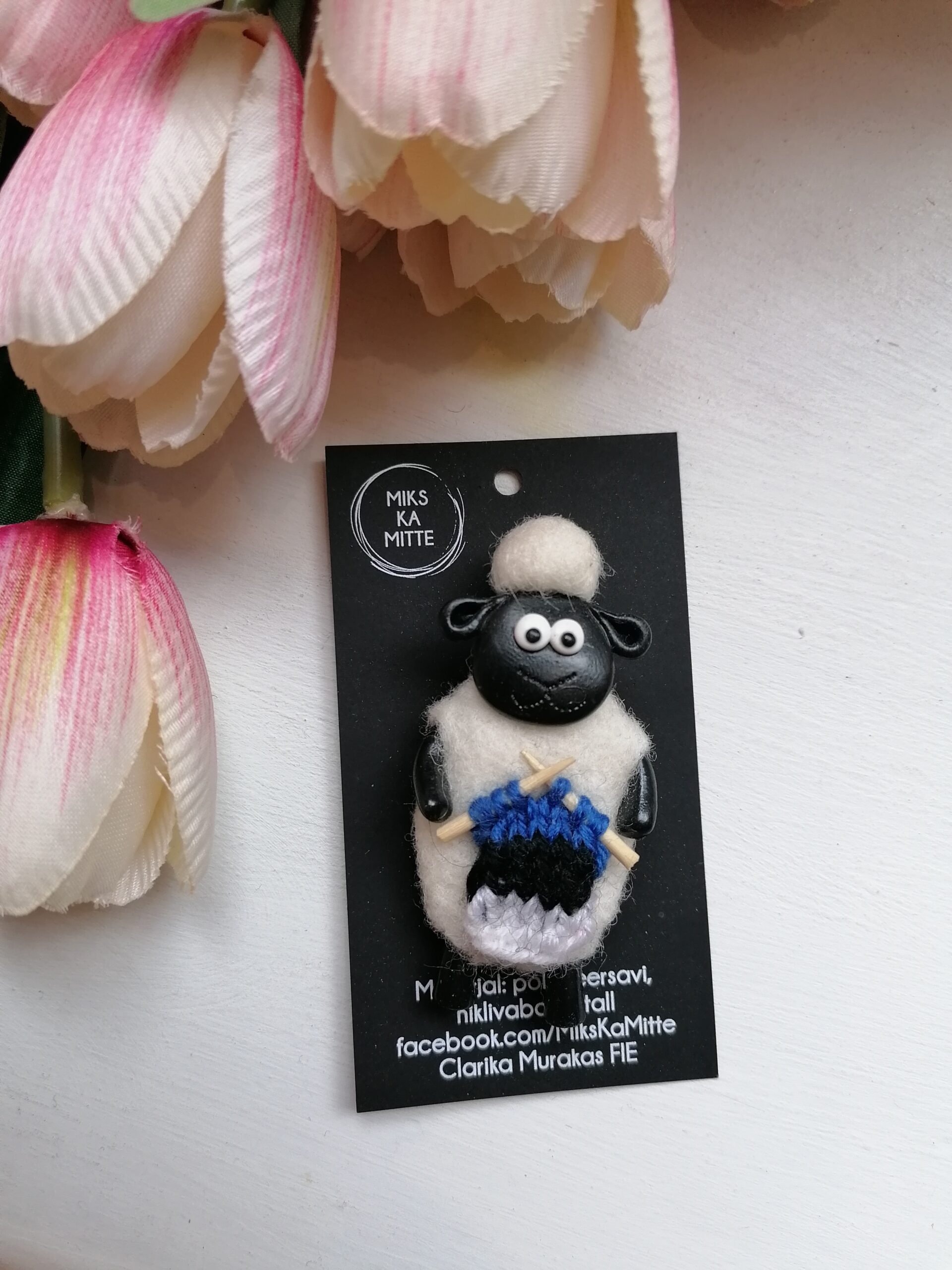 Rahvuslik lambapross "Eesti lipp", sini-must-valge